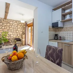 Anita Apartment