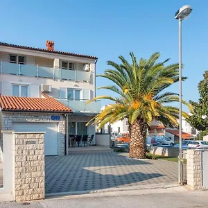 Summer House Apartment Pula